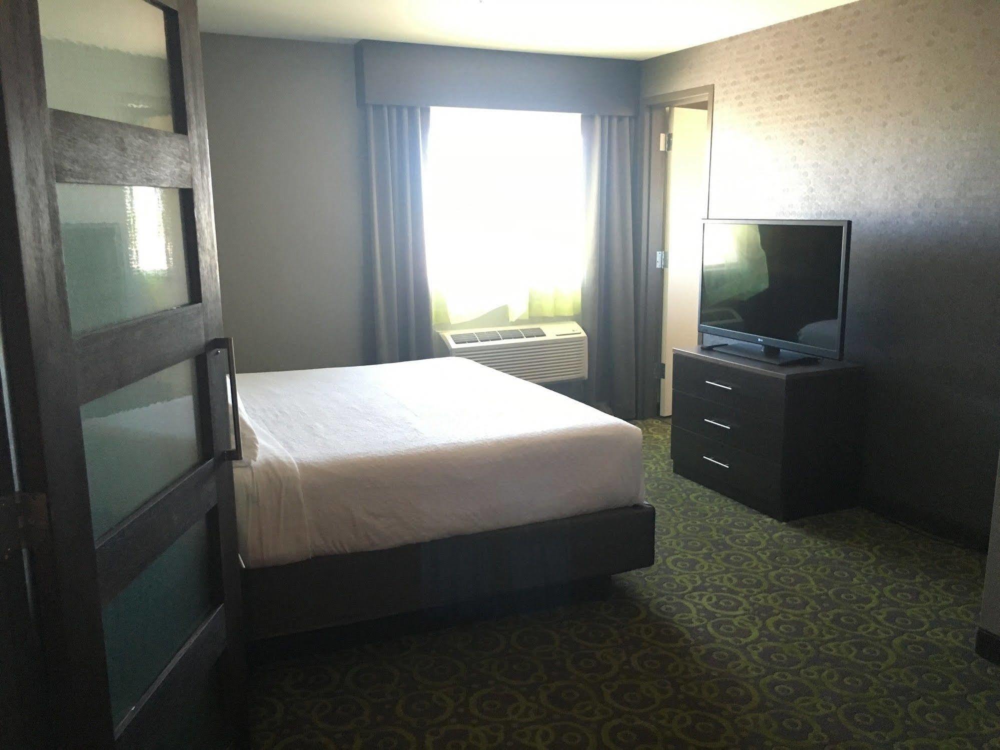 Holiday Inn Express Winnipeg Airport - Polo Park By Ihg Exteriör bild