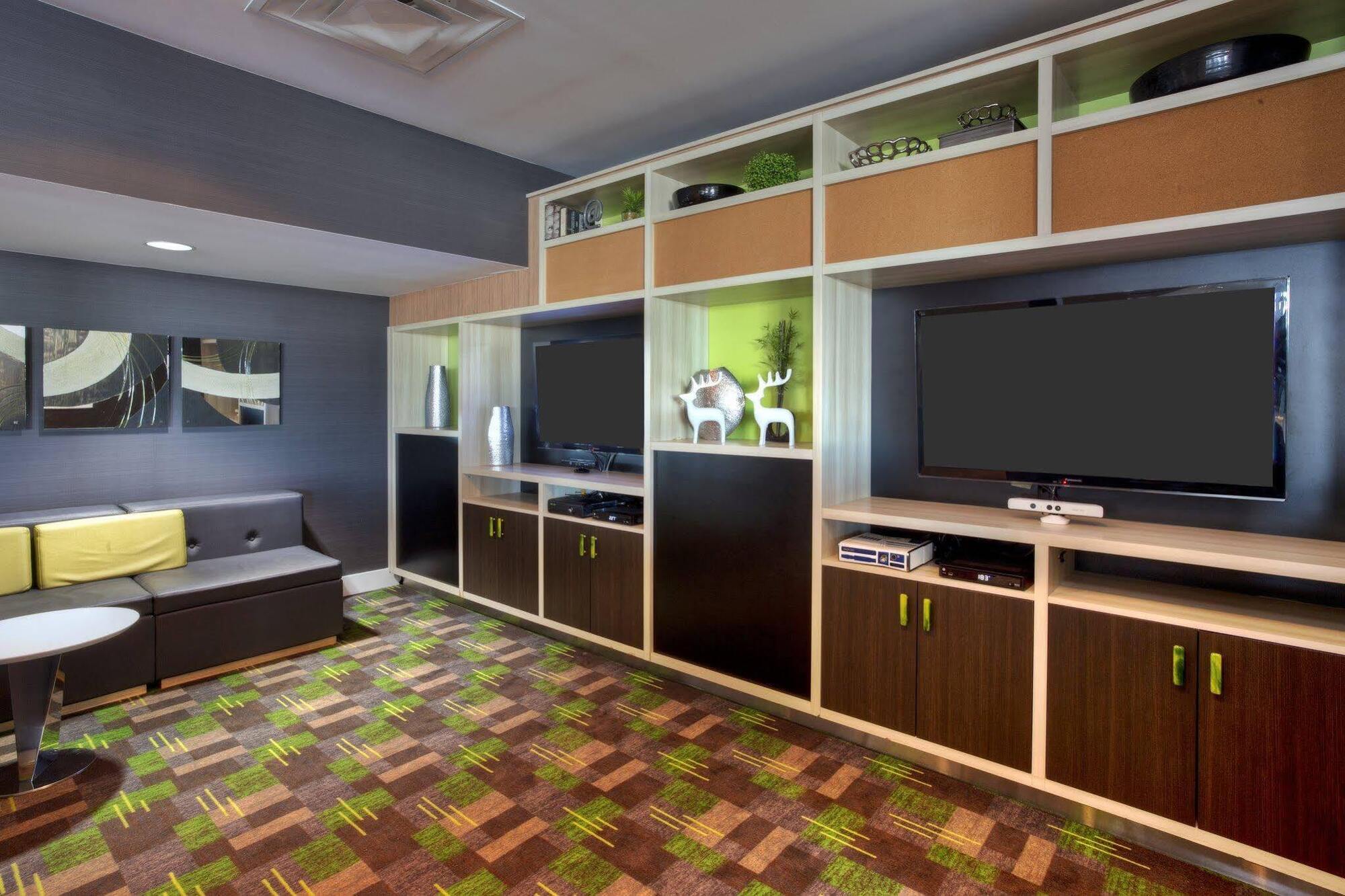 Holiday Inn Express Winnipeg Airport - Polo Park By Ihg Exteriör bild